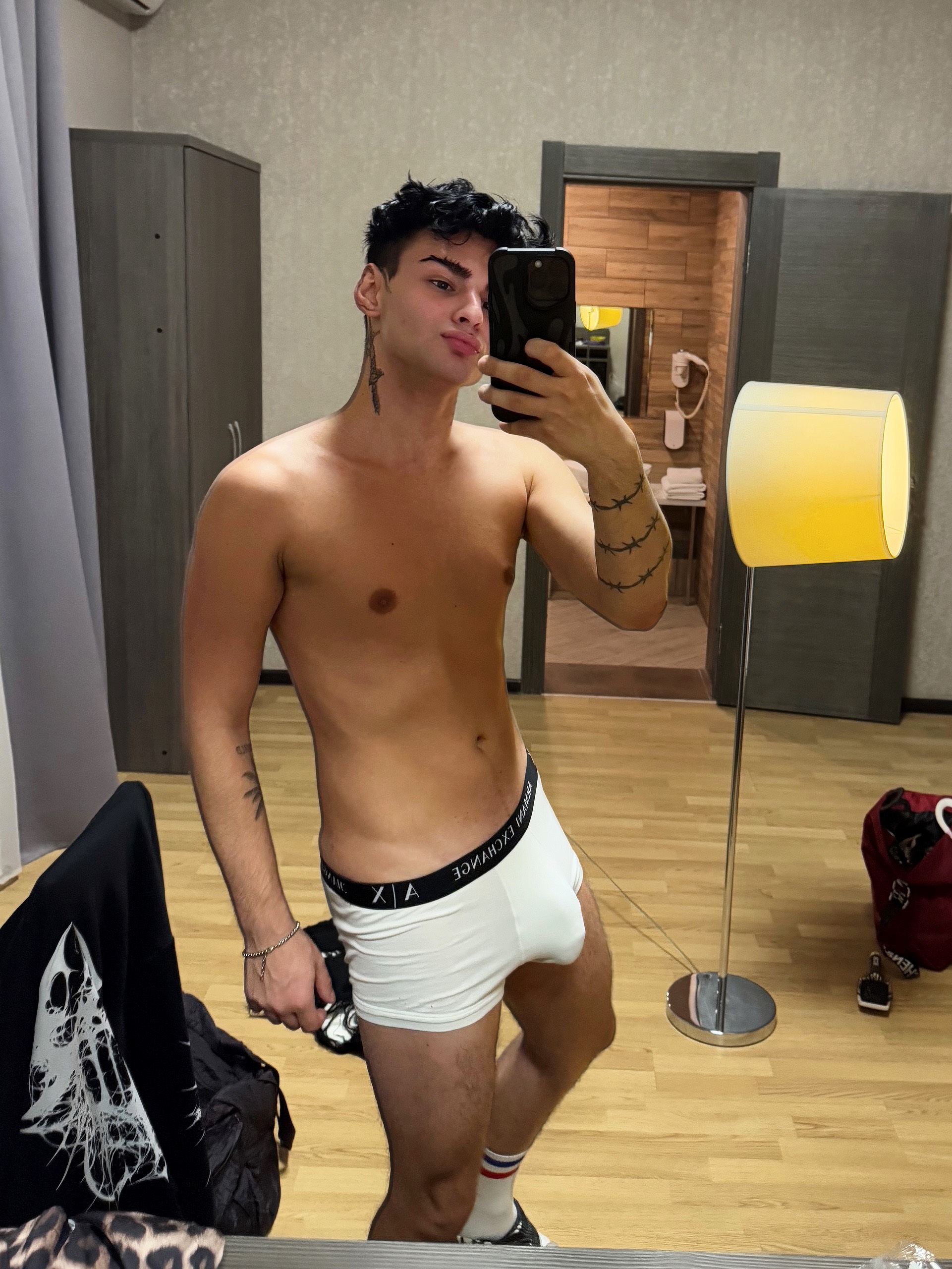 Шлюха ЛЕО 22 лет сделает качественно игрушки и примет у себя