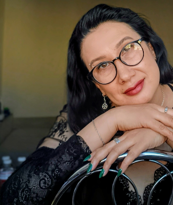 Шлюха ЛОЛА пушистая пися с 3 размером груди сделает нежно минет без резинки и позовет в гости в Район - Северо-Запад