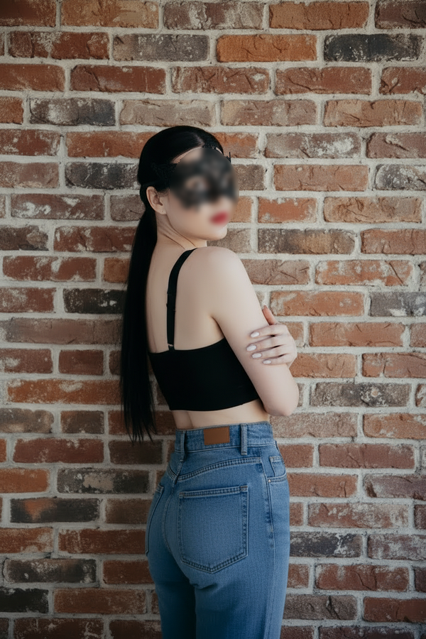 Девочка Ксюша стройная сделает качественно окончание на грудь и пригласит к себе