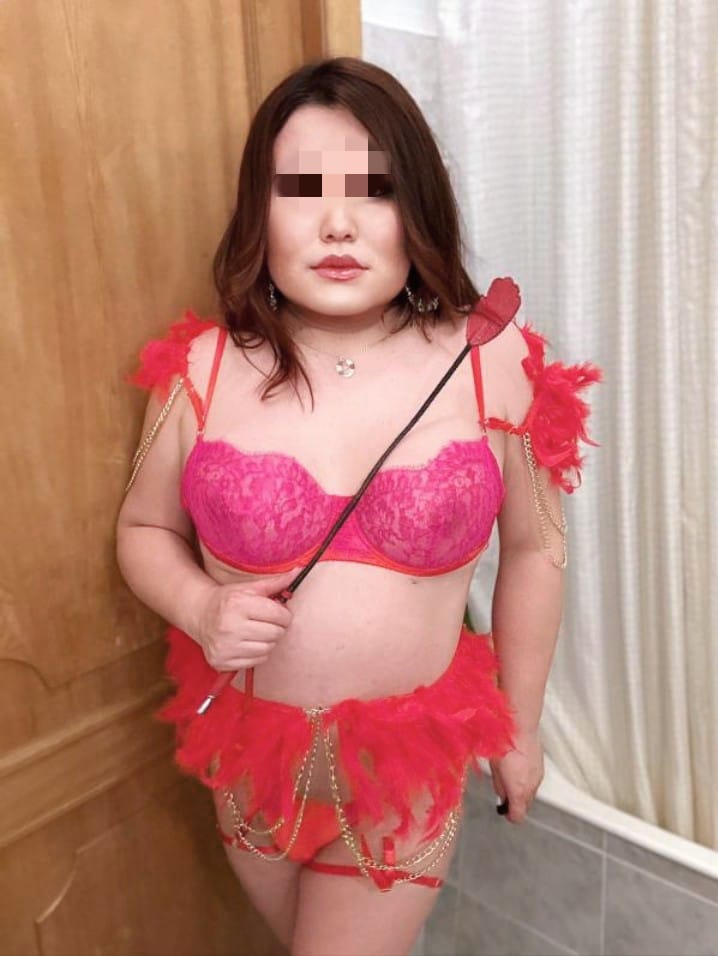 Проститутка Анжела транси 23 лет сделает качественно минет без резинки и позовет в гости в Район - Юго-Запад