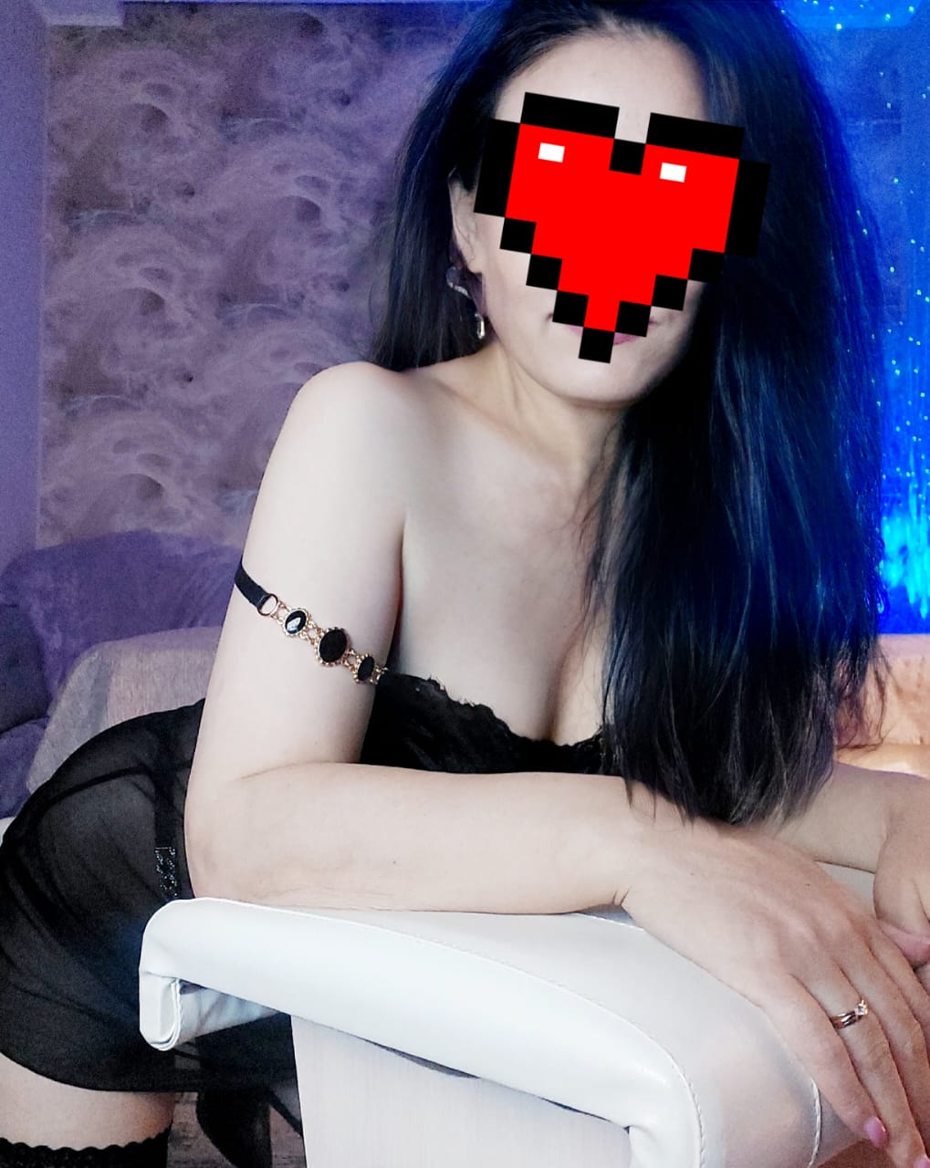 Проститутка Карина стройная сделает качественно окончание на грудь и примет у себя в Любой район