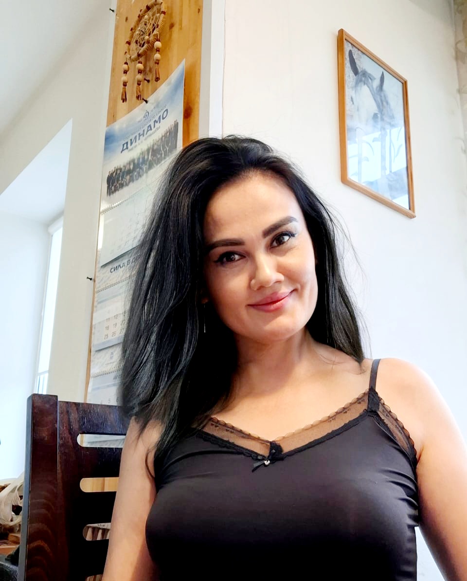 Путана Карина с 2 размером груди подарит куннилингус и позовет в гости в Любой район