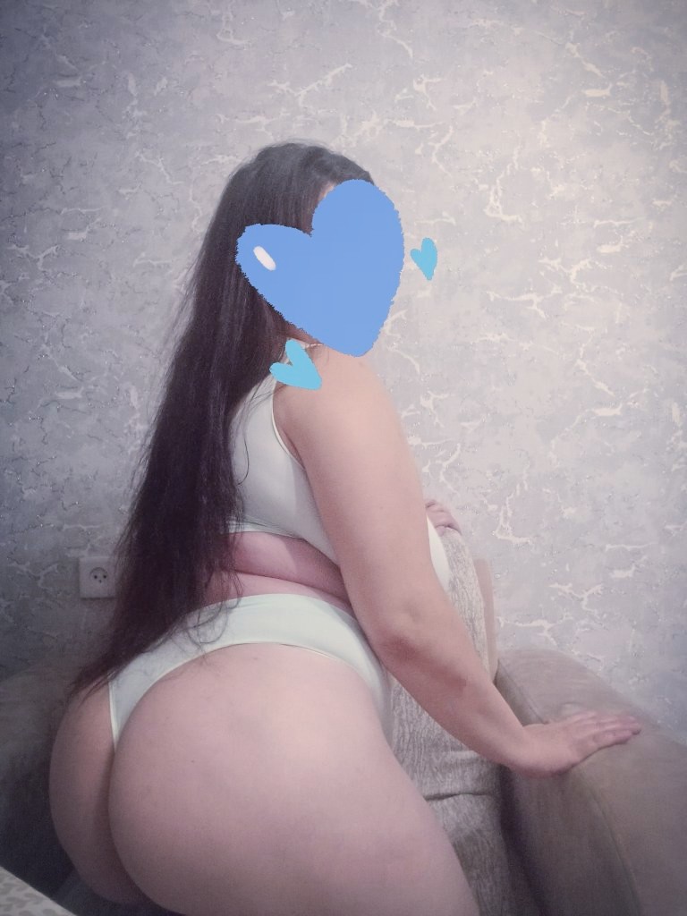 Девушка Карина с 6 размером груди сделает нежно окончание на грудь и примет у себя