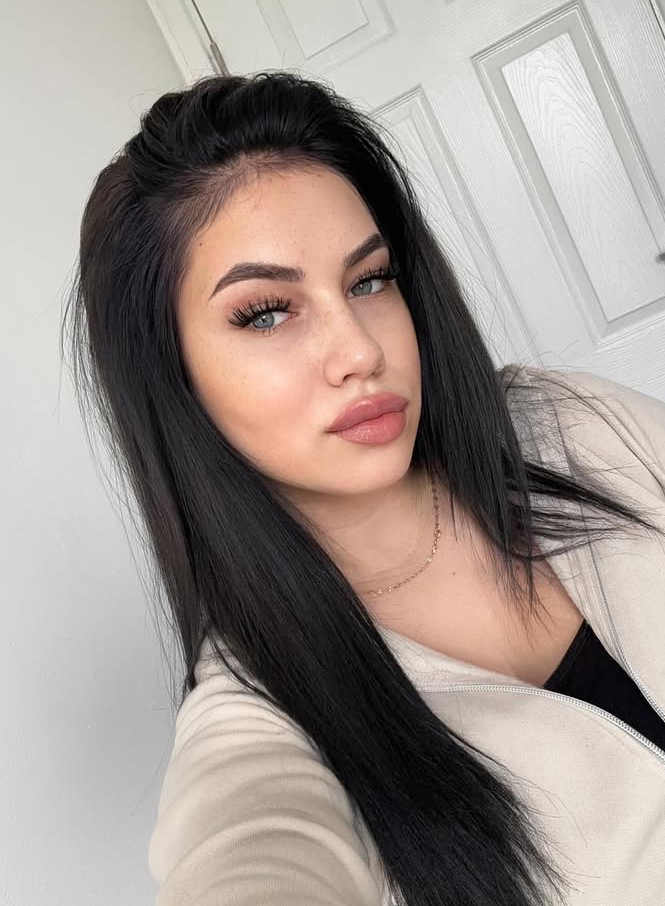 Эскорт АРИНА PLUS стройная сделает нежно фут-фетиш и примет у себя в Район - Центр