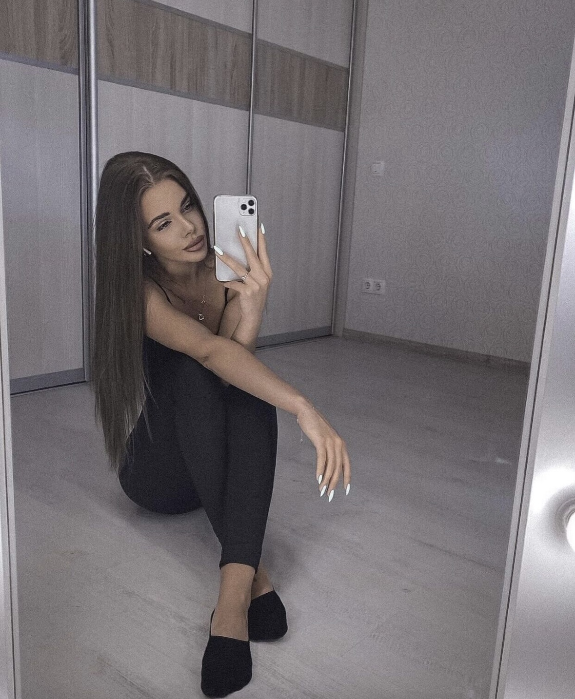 Массажистка Оля стройная сделает с удовольствием минет в презервативе и примет у себя в Район - Юго-Запад