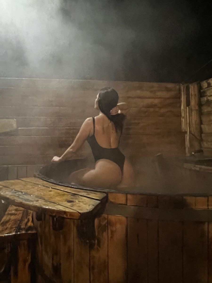 Девушка по вызову Хелен 22 лет сделает с удовольствием фетиш и пригласит к себе в Любой район