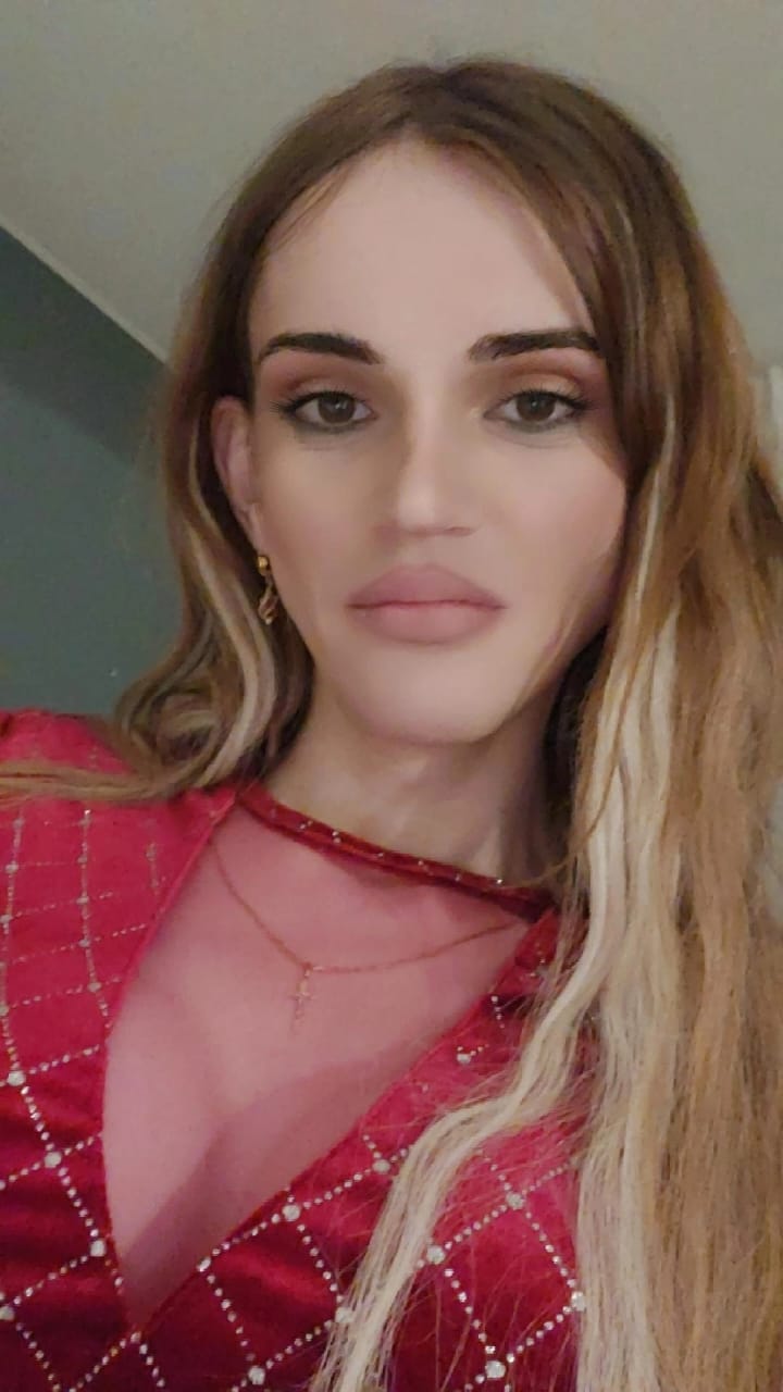 Эскорт Транс Мадина стройная сделает профессионально классический секс и позовет в гости