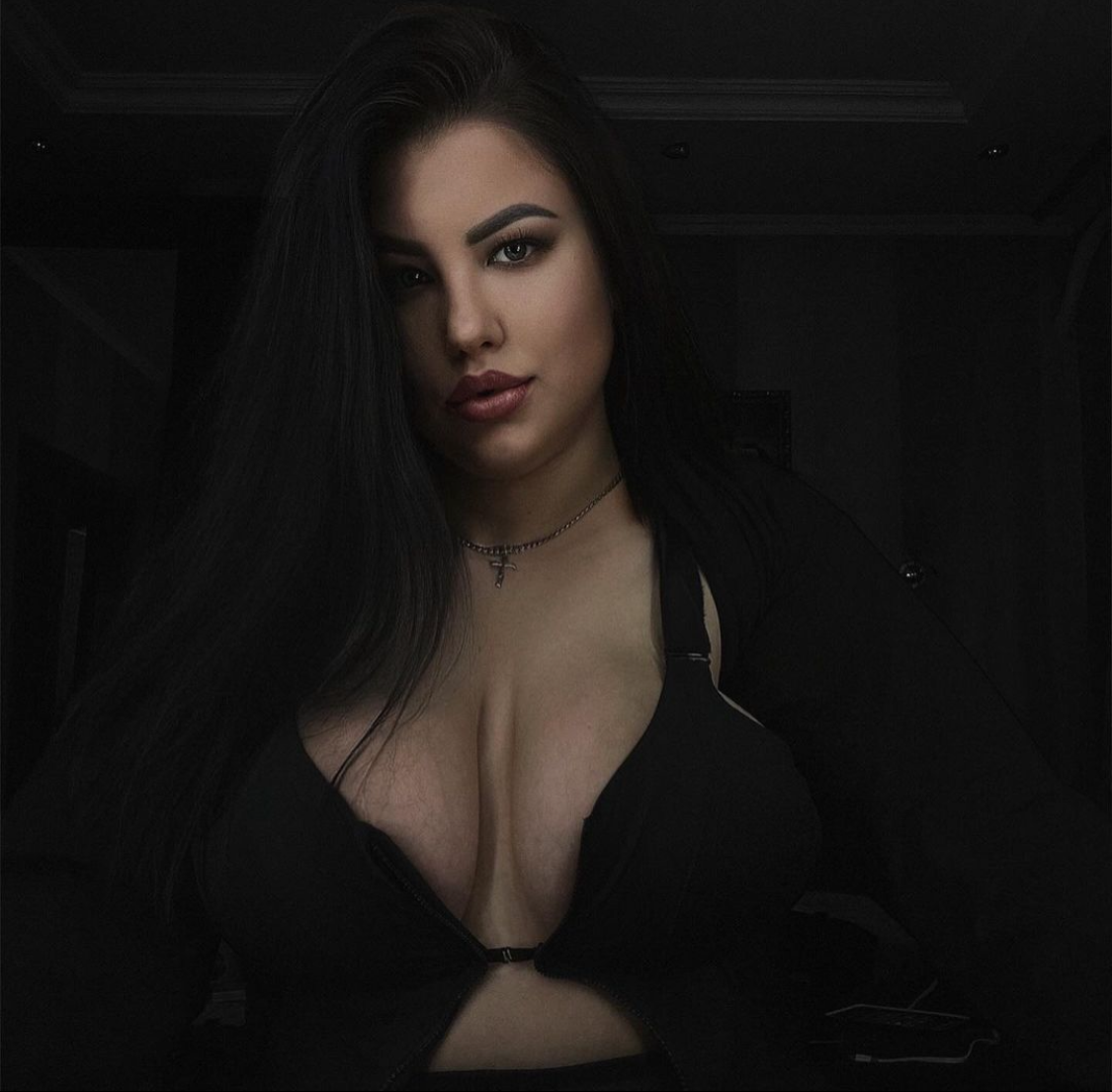 Массажистка ОЛЕНЬКА 21 лет подарит массаж профи и пригласит к себе в Район - Центр