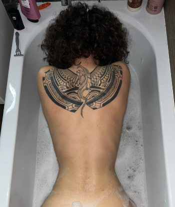 Девочка Лейла стройная сделает профессионально стриптиз не профи и пригласит к себе