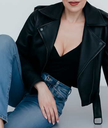 Девушка по вызову Ксюша есть ДОПЫ с 3 размером груди сделает профессионально куннилингус и позовет в гости в Район - Юго-Запад