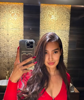 Профессионалка АЙЗА с 3 размером груди подарит эскорт и примет у себя