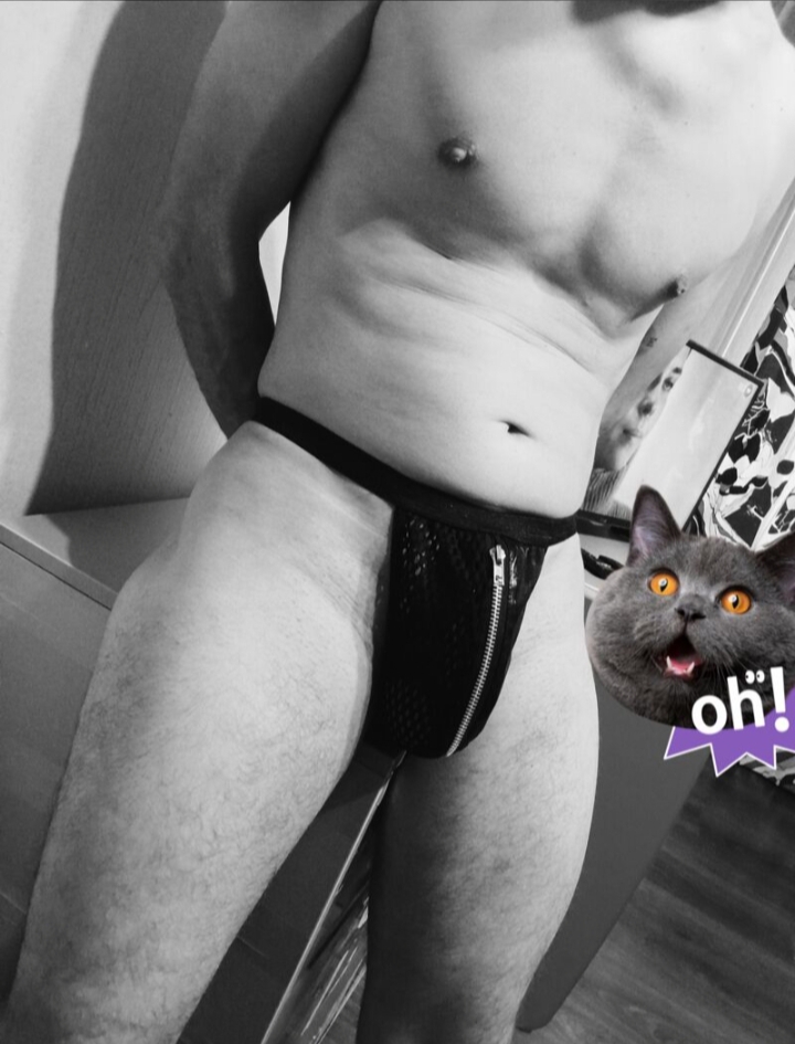 Шлюха Alex стройная сделает нежно страпон и позовет в гости