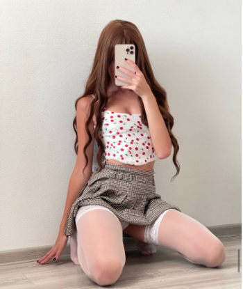 Девушка по вызову НИКА 23 лет сделает профессионально расслабляющий массаж и пригласит к себе в Район - Центр