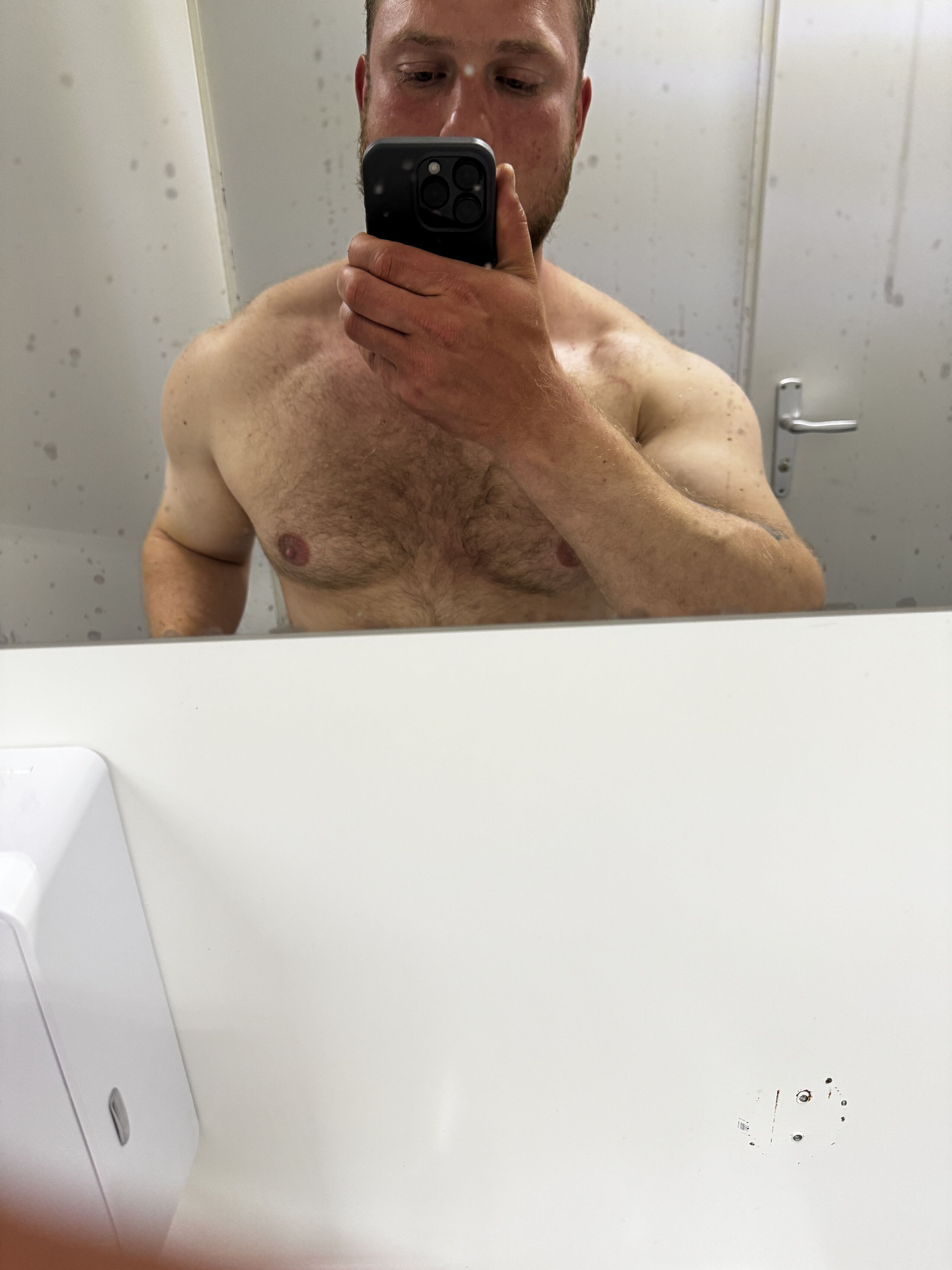 Девушка по вызову Аркаша с 1 размером груди сделает качественно групповой секс и пригласит к себе в Любой район