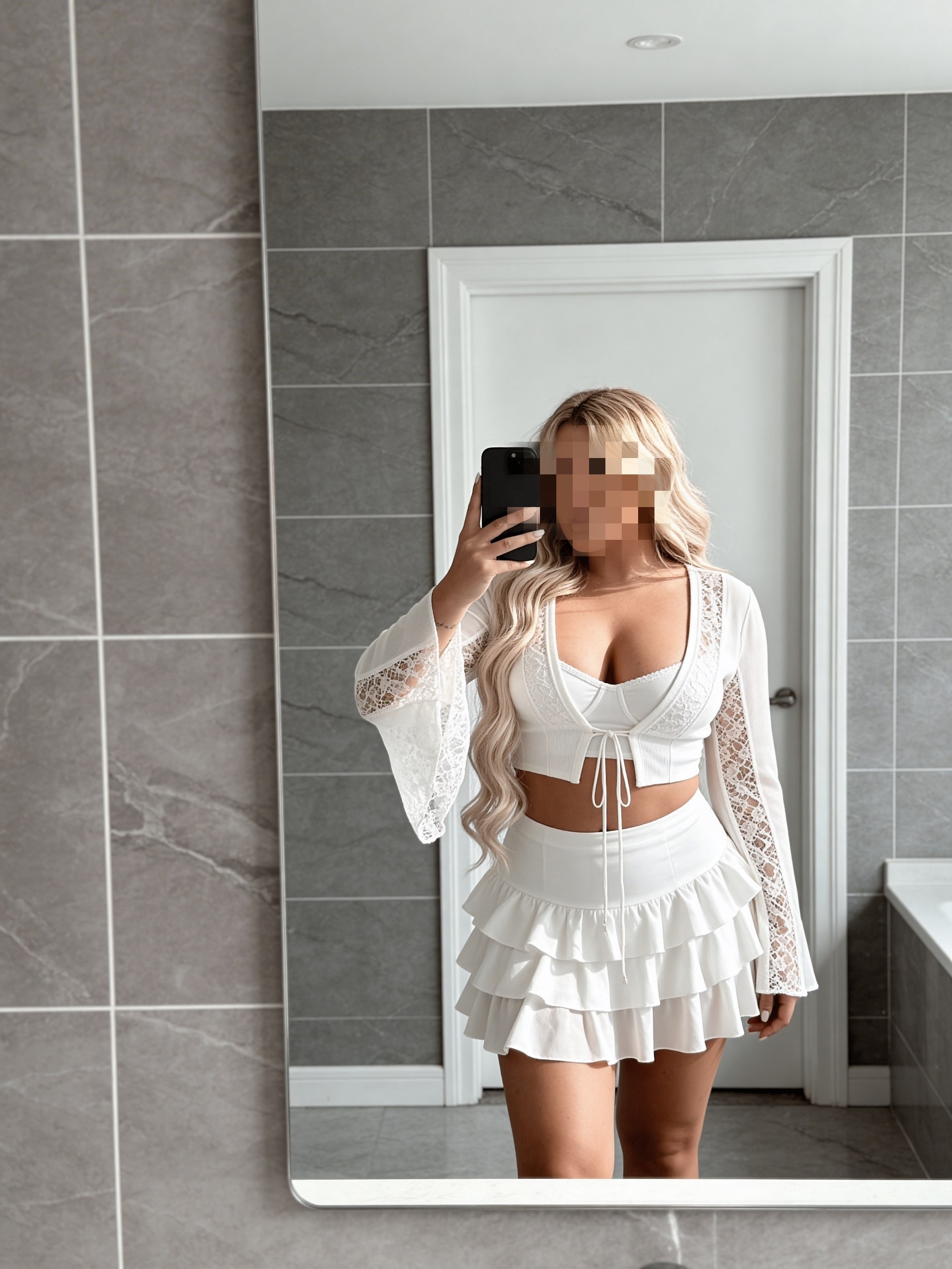 Девочка Мила сладенькая с 3 размером груди исполнит окончание в рот и позовет в гости