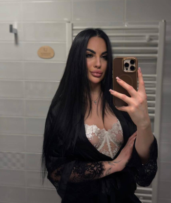 Проститутка ИНГА стройная исполнит массаж профи и примет у себя в Район - Центр