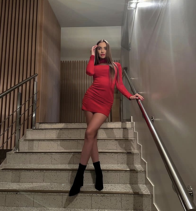 Эскорт АНЮТА стройная исполнит классический секс и пригласит к себе в Район - Центр